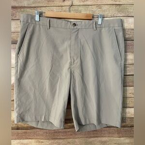 Greg Norman Shorts Men’s Size: 40 Tan Golf Flat Front Bermuda